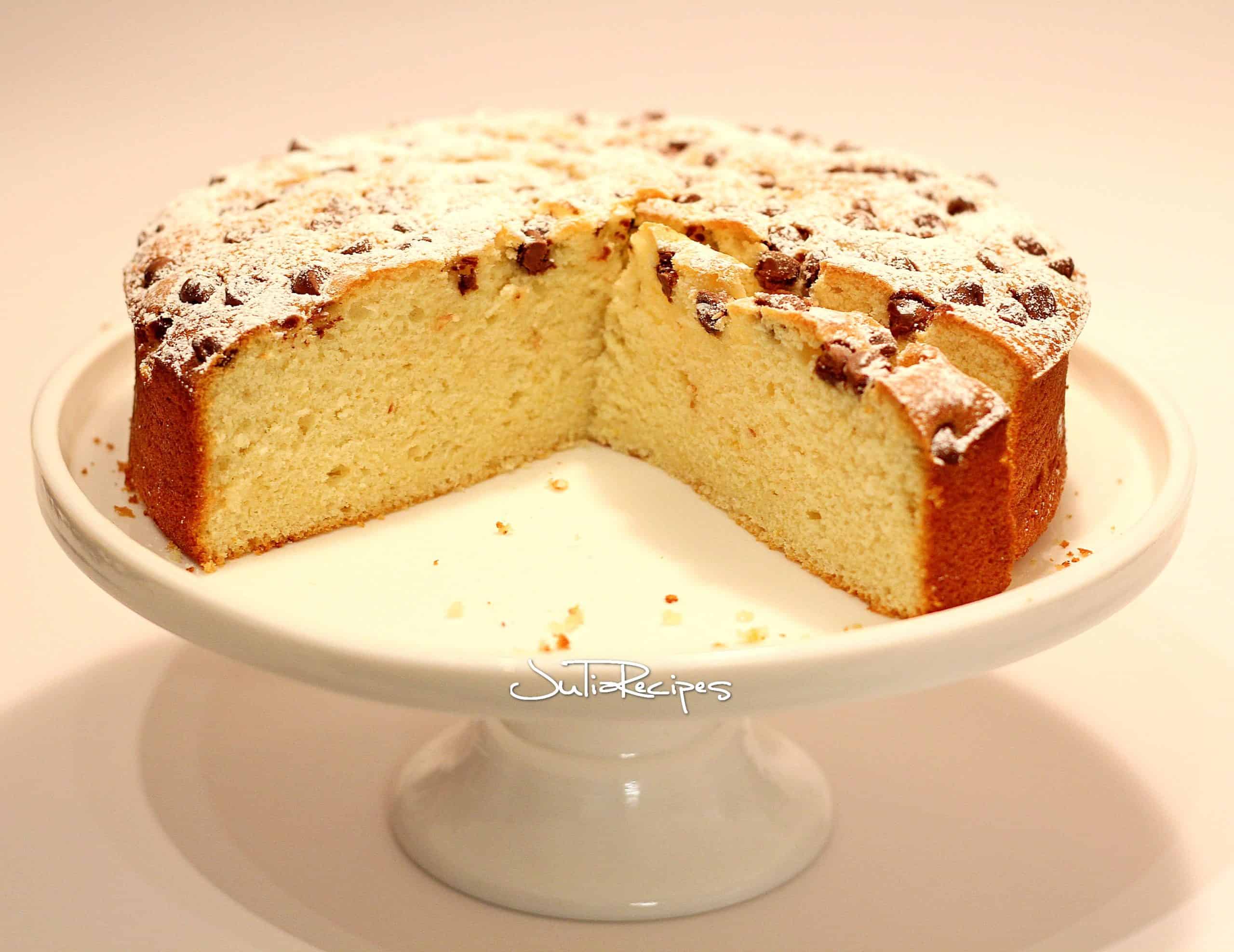 cake with lemon flavour on cake stand