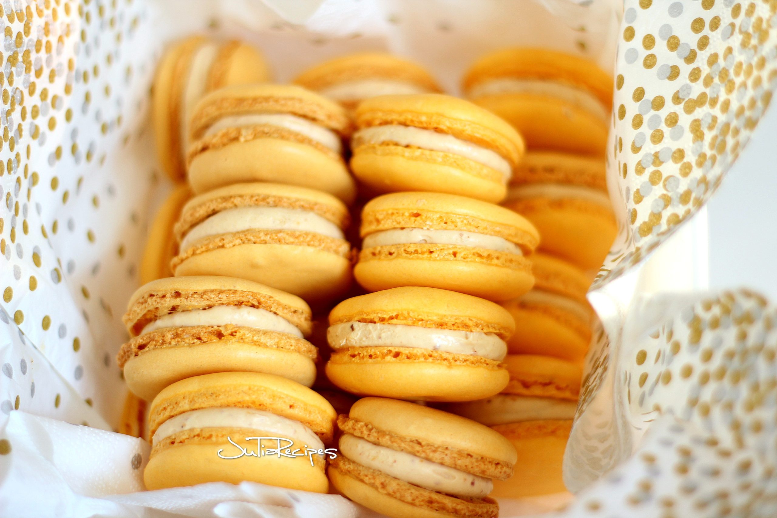 macarons with praline cream