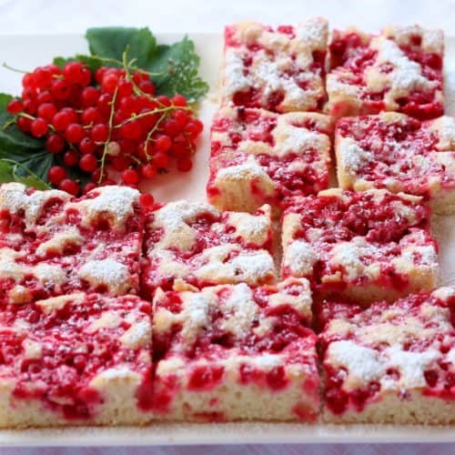Bubble Cake with Red Currant (Czech bublanina) - Julia Recipes