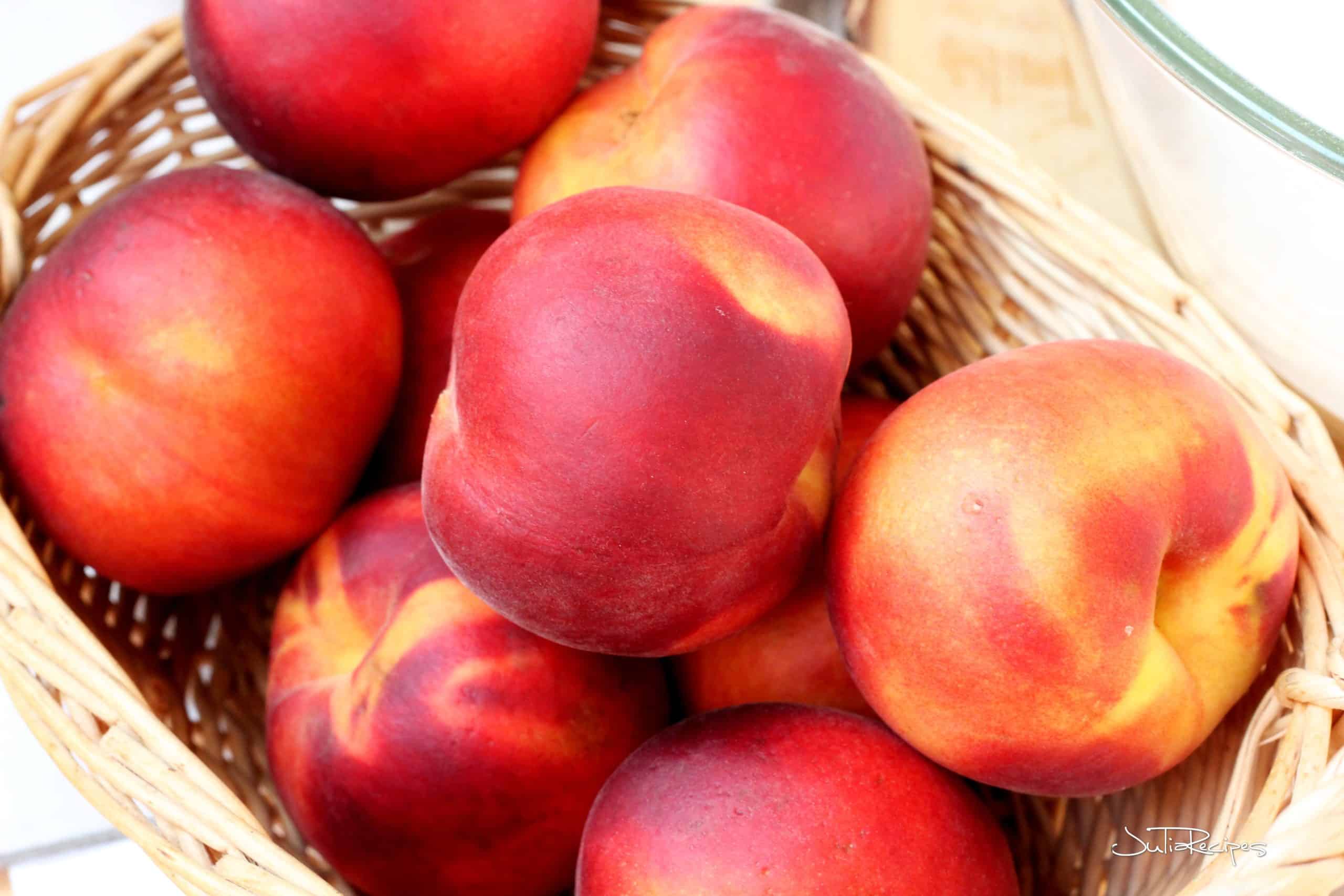 peaches fresh in basket