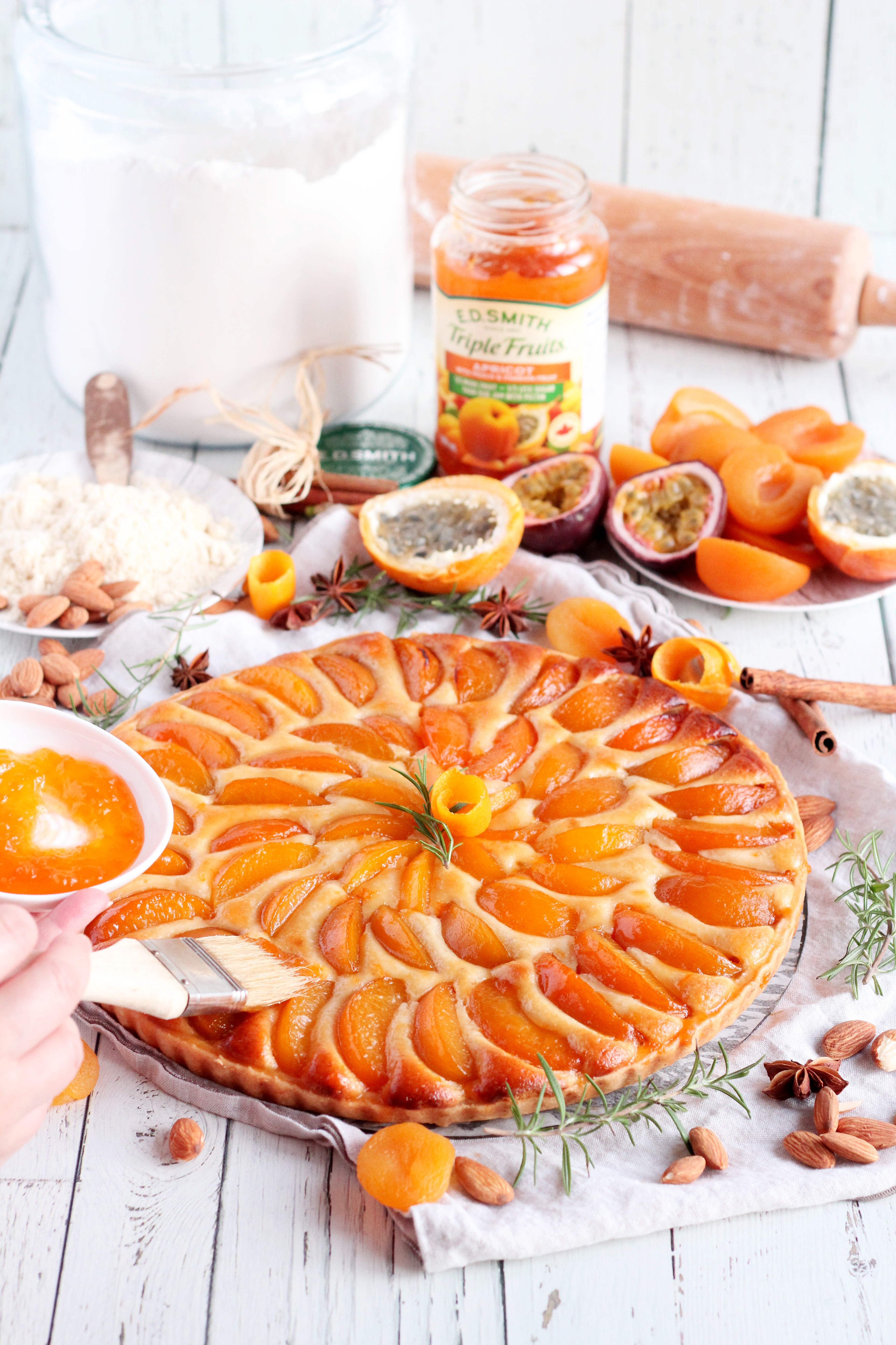 baked tart with apricots and almond filling