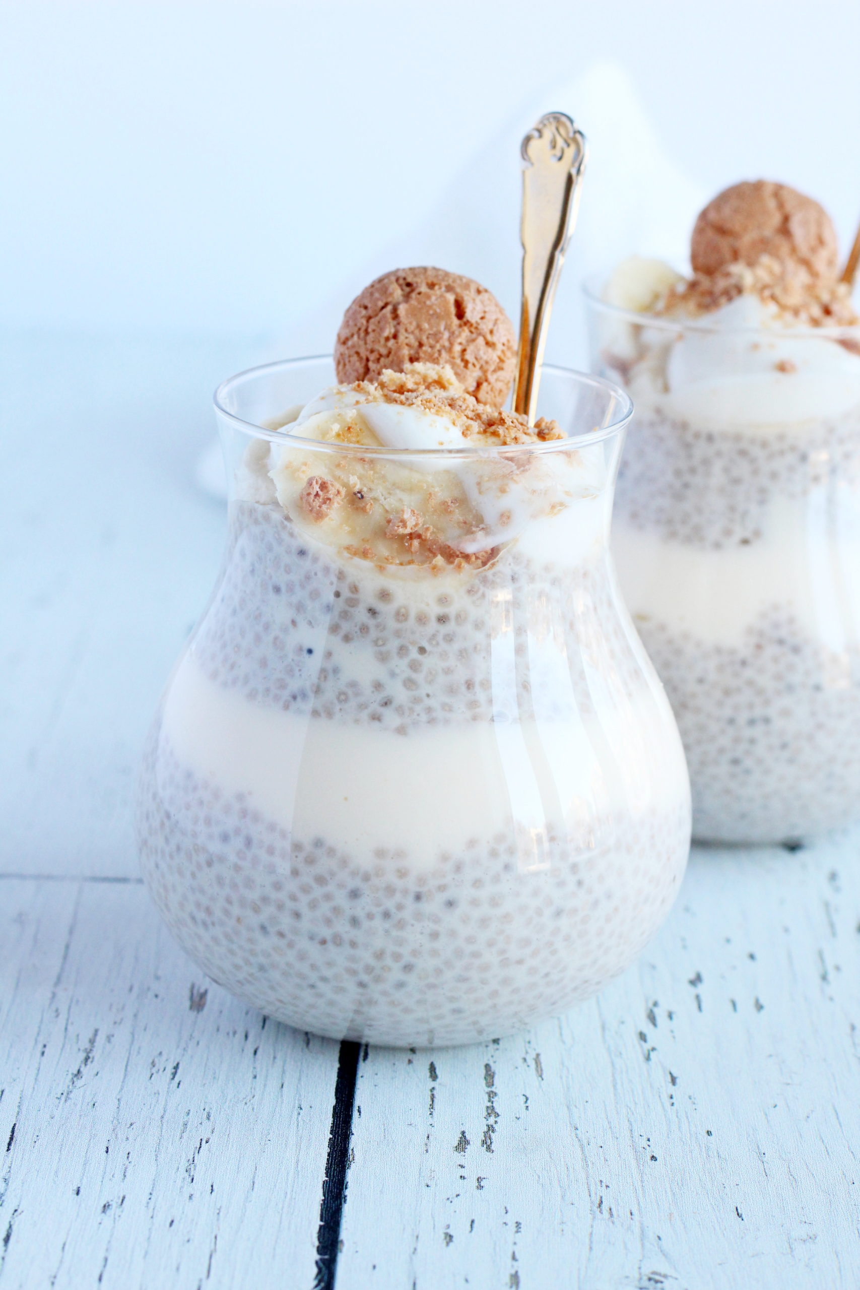 chia pudding with bananas and amaretto cookies