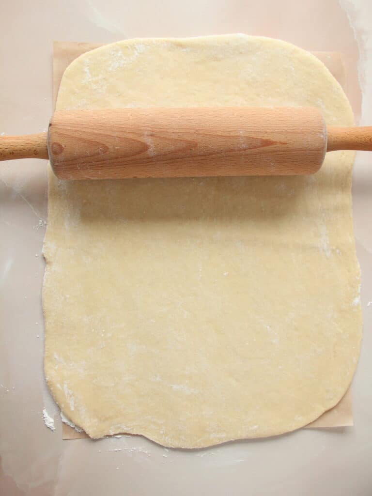 Roll the dough in rectangler